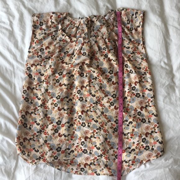 LC Lauren Conrad Ivory Floral Pleated Top - Picture 9 of 9